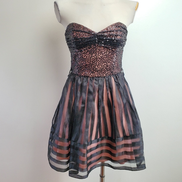 Betsey Johnson Dresses & Skirts - Betsey Johnson pink & black strapless dress